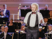 „Klassikexperte“ Thomas Gottschalk setzte sich und die Musik in Szene. Foto: Opus Klassik