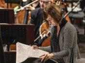 Die schwedische Komponistin Malin Bång erhielt bei den Donaueschinger Musiktagen den Orchesterpreis des SWR Symphonieorchesters für ihr Stück „splinters of ebullient rebellion“. Lesen Sie unseren Bericht ab Seite 17. Foto: SWR/Ralf Brunner